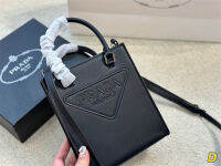 【พร้อมกล่องของขวัญ】กระเป๋าโทรศัพท์หนังˉPRADA ดั้งเดิม Tote Bags กระเป๋าสะพายสําหรับผู้หญิง 1: 1 กระเป๋า Crossbody สุดหรูคุณภาพสูงกระเป๋าผู้หญิง