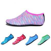 [Flying shoes]รองเท้าใส่ลุยน้ำในน้ำสำหรับทั้งผู้ชายและผู้หญิงใส่ได้ทั้งชายหาดและผู้ชายรองเท้าผ้าใบนุ่มสำหรับเดินเล่นโยคะกันลื่น