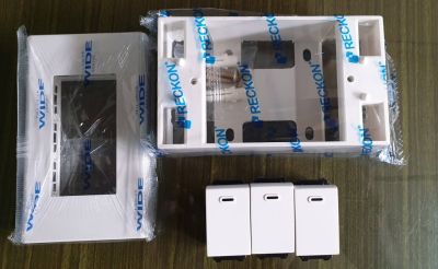 Panasonic ปลั๊กไฟบ้าน SWITCH 3ตัว WEG 5001K พร้อมหน้ากากและกล่องลอย (รุ่นใหม่) จำนวน 1 ชุด