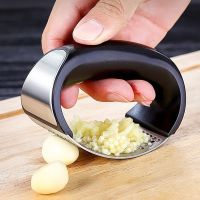 Stainless Steel Garlic Press Mincer Crusher Garlic Press Rocker Arc Shape Garlic Chopper with Ergonomic Grip for Kitchen Baking