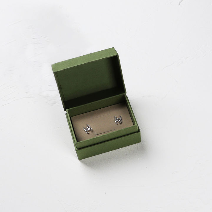 portable-box-jewelry-storage-necklace-packing-box-gift-box-with-hands-jewelry-box-suit-book-shaped-gift-box