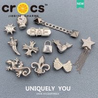 Jibbitz cross charms หัวเข็มขัดรองเท้า อุปกรณ์เสริมรองเท้า โลหะสีเงิน ซีรีส์ คุณภาพสูง หัวเข็มขัดตกแต่ง