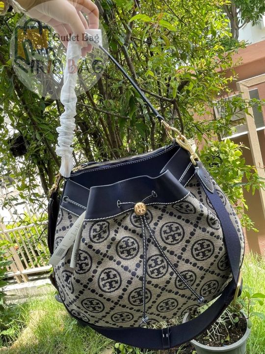 กระเป๋าถือ-สะพายใบใหญ่-tory-monogram-jacquard-drawstring-hobo