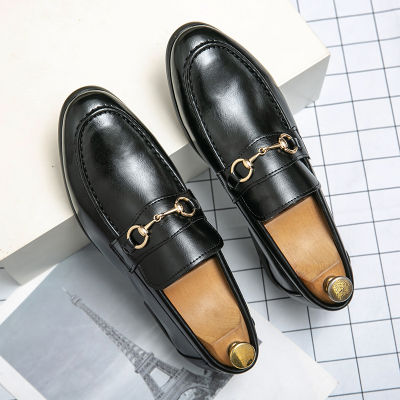 รองเท้าไม่มีส้นสำหรับงานแต่งงานสีทึบแฟชั่นสำหรับทุกวันชุดเดรสรองเท้าสลิปออนหนังรองเท้าลำลองสีดำ