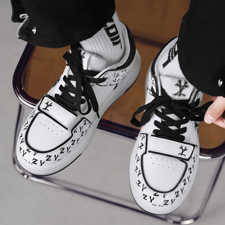รองเท้าลำลองสำหรับผู้ชายรองเท้านักเรียนรองเท้าอินเทรนด์รองเท้าสีขาวขนาดเล็กพื้นผิวหนัง-pu-ระบายอากาศกันลื่นและดูดซับแรงกระแทก