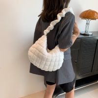 กระเป๋าสะพายไหล่จีบไนลอนกระเป๋าสะพายข้าง Macaron Cloud Bag Female