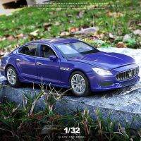 1:32 Maserati Quattroปอร์ตรถโลหะผสมรุ่น D-Casts และของเล่นยานพาหนะแสงเสียงดึงกลับรถสำหรับของขวัญเด็ก