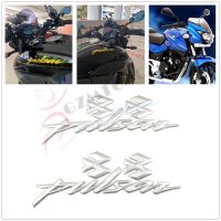 Pelekat Moto Pelekat Lambang Lencana 3D โลโก้ Roda Tangki untuk Bajaj Pulsar200NS 200 RS200 Pulsar 150 180180f 220F Perak