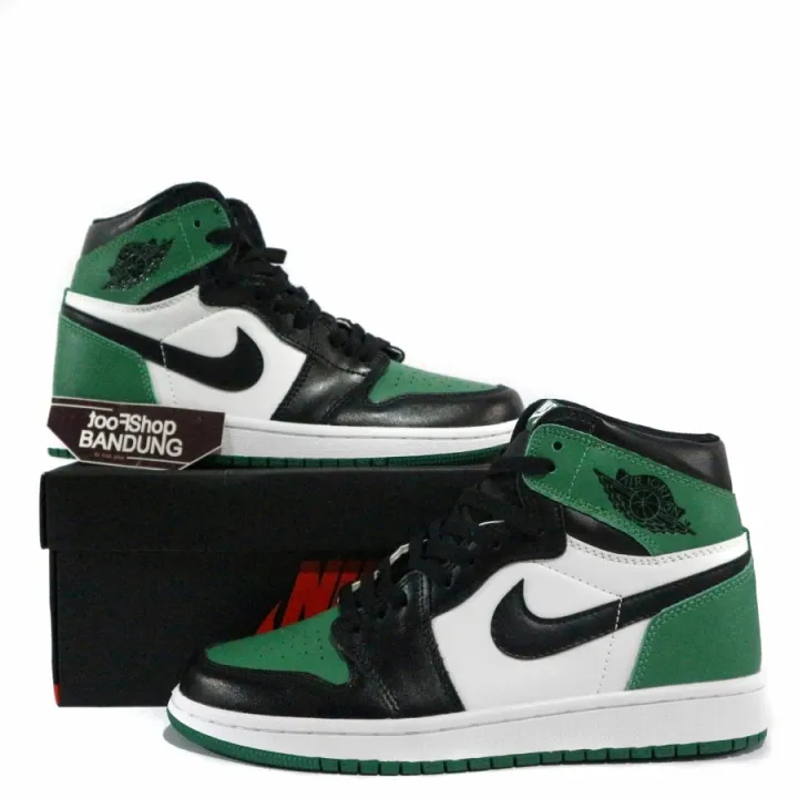 Sepatu Sneakers Nike Air Jordan Retro 1 