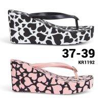 รองเท้าแตะโฟม 37-39 หูหนีบ ส้นเตารีด ลายหัวใจ สูง 8 ซม KR1192