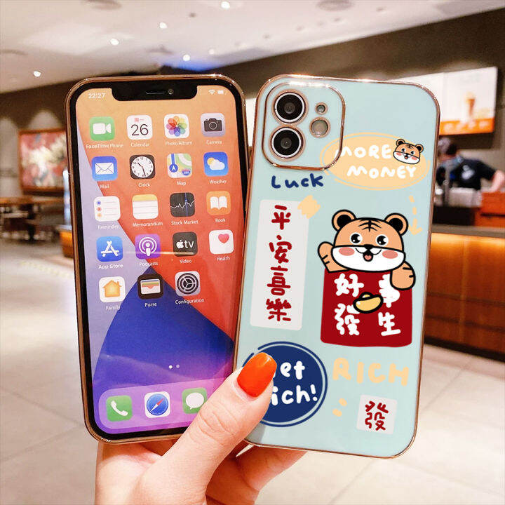 ggk-เคสสำหรับ-apple-ฟรีสายคล้อง-iphone-15-plus-15-pro-15-pro-max-สุขสันต์วันปีใหม่การ์ตูนทิกเกอร์ขอบสี่เหลี่ยมปลอกชุบหรูหราชุบเคลือบเคสโทรศัพท์นิ่มเคสโทรศัพท์