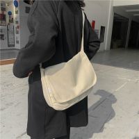 Student class bag female messenger bag canvas shoulder bag mens tooling bag large-capacity satchel black cloth bag trendy 【FRE】