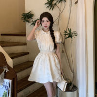 พร้อมส่ง ??? Deaca dress เดรสแขนสั้นผ้าอัดลายสวยมากสีครีม (IN38077)