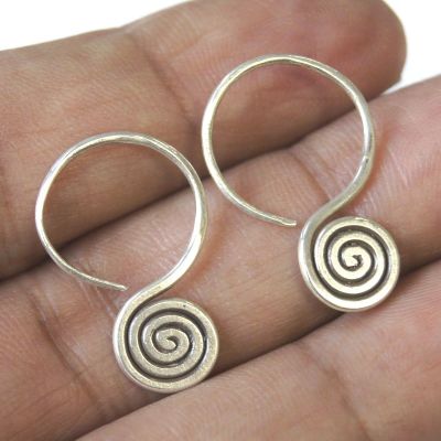 Circle beautiful Thai design earrings pure silver Thai Karen hill tribe วงกลม สวยงามไทยตำหูเงินกระเหรี่ยงทำจากมือชาวเขางานฝีมือสวยของฝากที่มีคุณค่าของฝากถูกใจ