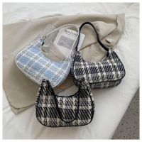 พร้อมส่ง Hobo bag กระเป๋าแฟชั่นถือและสะพายไหล่ กระเป๋าคลาสสิกสำหรับผู้หญิง ได้ทั้งถือและสะพายไหล่​ กระเป๋า​สะพายใต้​ว​ง​