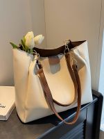 High-end bags 2023 new trendy solid color texture shoulder bag womens large capacity explosive style tote bag commuting large bag 【QYUE】