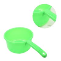 Holiday Discounts Ladle Water Soup Ladle Scoop With Handle Water Bathroom Plastic Kitchen Ladle ( Random )