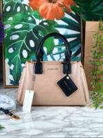 กระเป๋าสะพายข้าง charles and keith 10 นิ้ว