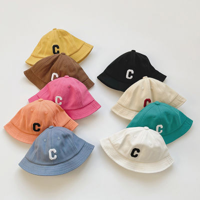 หมวกสีทึบปักตัวอักษรถังทารกเด็กหญิงเด็กชายหมวกใส่ตกปลาหมวกกันแดดใบไม้ผลิหน้าร้อนกลางแจ้งเกาหลี3-16เมตร