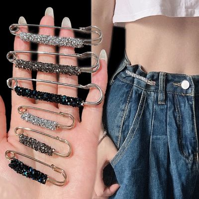 Fashion Crystal Waist Buckle Fixed Strap Charm Safety Pin Brooch Anti Fall Sweater Cardigan Clip Chain Pearls Brooches Jewelry