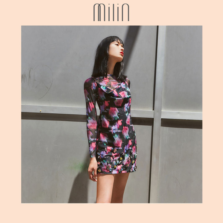 milin-zoosk-cowl-neckline-multicolor-jewel-embellishment-at-hem-mini-length-flower-blurred-play-digital-print-silky-polyester-spaghetti-straps-slip-dress-เดรสสั้นสายเดี่ยวผ้าโพลีเอสเตอร์พิมพ์ลายดอกไม้