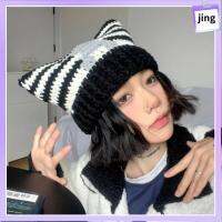 JING เส้นใยอะคริลิก Jacquard ทำด้วยมือหมวกถักหวาน อบอุ่นและอบอุ่น กันลม หมวกไหมพรมถักแฮนด์เมด ทนทานต่อการใช้งาน นุ่มและเป็นมิตรต่อผิว หมวกบีนนี่หูแมวน่ารักอบอุ่น