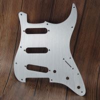 หมัดอลูมิเนียมสีเงินกีตาร์โลหะ Pickguard Anodized 11หลุมกีต้าร์ไฟฟ้าแผงหน้ากีต้าร์ SSS ชิ้นส่วนสำหรับกีตาร์