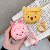 หูฟัง3D Winnie ช้อนส้อมมีดหมีพูห์แบบนิ่มสำหรับ AirPods 1 2 Airpods Pro Airpods 3 Pro2 BT หูฟังไร้สายฝาครอบป้องกันเต็มตัวสำหรับ Apple AirPods 1 2 Pro 3 Pro2เคสกันกระแทกชุดหูฟัง iPhone สำหรับ Airpods 1st 2nd 3rd 4th แขน Gen 5th