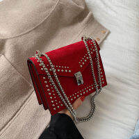 ใหม่โซ่ Rivet ล็อคออกแบบกระเป๋า Crossbody สำหรับผู้หญิงหรูหรากระเป๋าเดินทางสีแดงไหล่ของ Messenger กระเป๋าสุภาพสตรีอวัยวะเพศหญิงขนาดเล็ก2022