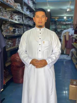 โต๊ปผ้าพัลมาแขนปล่อย ทรงปล่อยไม่เข้ารูป เสื้อโต๊ปชายมุสลิม ชุดมุสลิมชายคอจีนไม่มีกระดุมมีแค่สีดำกับกากี  ที่เหลือคอกระดุม
