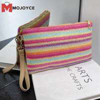 MOJOYCE กระเป๋าสตางค์ฟางแบบทอ Dompet Koin คลัทช์ของผู้หญิงสีสันสดใสทำมือชุดลำลองย้อนยุคพกพาได้หรูหราเรียบง่ายสวยงามสำหรับวันหยุดสุดสัปดาห์