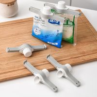 【jw】☞  Food Storage Tongs Moisture-Proof Clamp Keeping Clip Pour