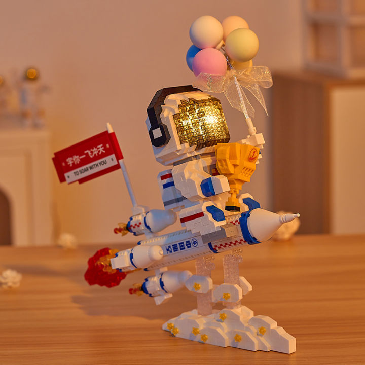 นักบินอวกาศแชมป์ตกแต่งตุ๊กตาบล็อกของเล่นประกอบจรวดเด็กของขวัญวันเด็ก
