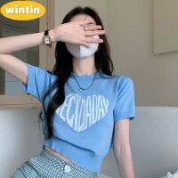 Wintin เสื้อยืดแขนสั้นถักนิตติ้งแฟชั่น Ice Silk Love สำหรับผู้หญิงฤดูร้อนเพรียวบางและเผ็ดสาวเสื้อเอวลอยเข้ารูปพอดี