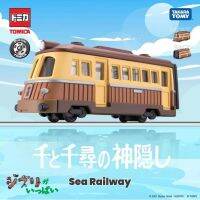 TOMY Spirited Away TOTORO Crimson Pig Alloy Car Diecasts โลหะของเล่นยานพาหนะรุ่น Miniature Scale รุ่นรถสำหรับของขวัญเด็ก