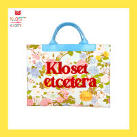 kloset etcetera Floral fragrance  travelling trip bag กระเป๋าถือ ปักตัวหนังสือสีแดง พิมพ์ลายดอกบนหนังเทียม กระเป๋าผู้หญิง กระเป๋าแฟชั่น