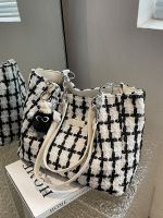 Tote bag womens large-capacity bag 2023 new spring and summer fashion plaid shoulder bag all-match commuting large bag womens bag 【QYUE】