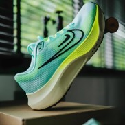Giày chạy bộ Nike Air Zoom Fly 5 Đưa đến sự tự tin và thành công