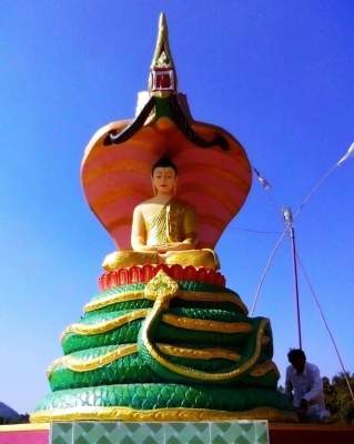 နဂါးရုံ ဘုရား အရွယ်စားနှစ်မျိုးရှိဘာတယ် အကြီး 7"13 အ​သေးက​တော့ 4.5" 7"ထုံး ပလာစတာဖြင့်ပြုလုပ်ထညးပါတယ်พระนาคปกพม่าปูนพลาสเตอ Myanmar buddha