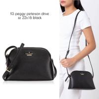 กระเป๋าสะพาย KATE SPADE Crossbody Bag ด้านหน้าติดโลหะชื่อแบรนด์อะไหล่สีทอง