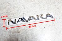 ป้ายโลโก้พลาสติก NAVARA สีโครเมี่ยมขนาด26.5.x3.5cmสำหรับติดท้ายกะบะติดตั้งด้วยเทปกาวสองหน้าด้านหลัง