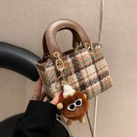 [COD] Western-style hand-carrying woolen personality messenger bag 2022 new winter niche shoulder casual texture female