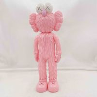 ตุ๊กตาหมี Kaws ที่มีความรุนแรงรอบถนนเซซามี