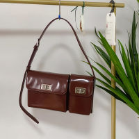 Ins Cowhide S Bag Simple Patent Leather Baguette Underarm Bag Niche Portable Messenger Bag.กระเป๋าหนังวัว