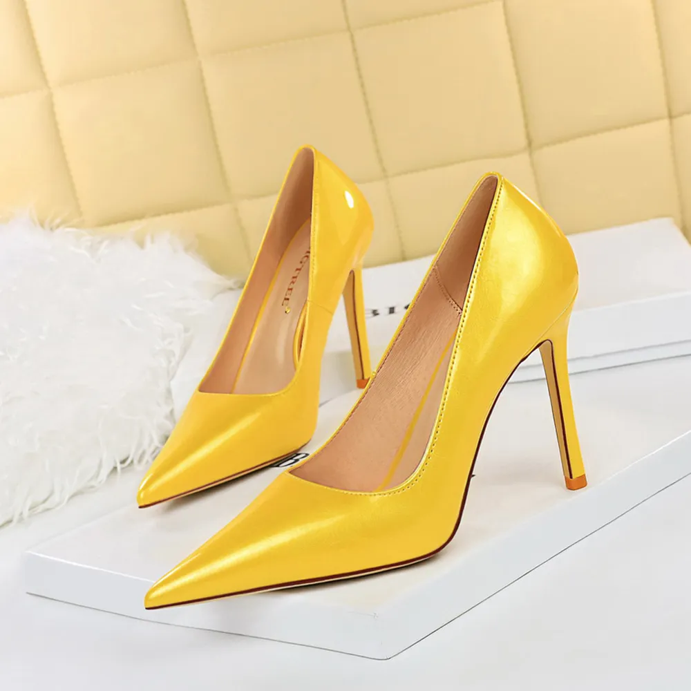 New style Korean version fashion stiletto heel  super high heel sexy  nightclub slimming shallow mouth pointed toe patent leather high heels  women's shoes single shoes white black yellow pink silver large