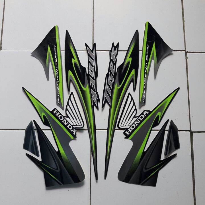 Stiker Striping Body Lis Motor Tiger Revo 2013 Full Hitam-hijau Standar ...