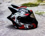 Mũ bảo hiểm AGU Tem ma sói đó kèm sừng batman + đuôi gió và túi đựng nón
