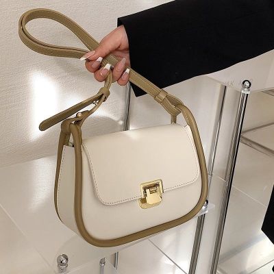 Senior female feeling small bag 2022 new tide fashionable joker texture niche one shoulder alar bag worn little bread