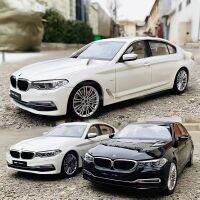 โมเดลรถเหล็ก BMW 5 Series สเกล 1:18 สีขาว , ดำ Extended Edition