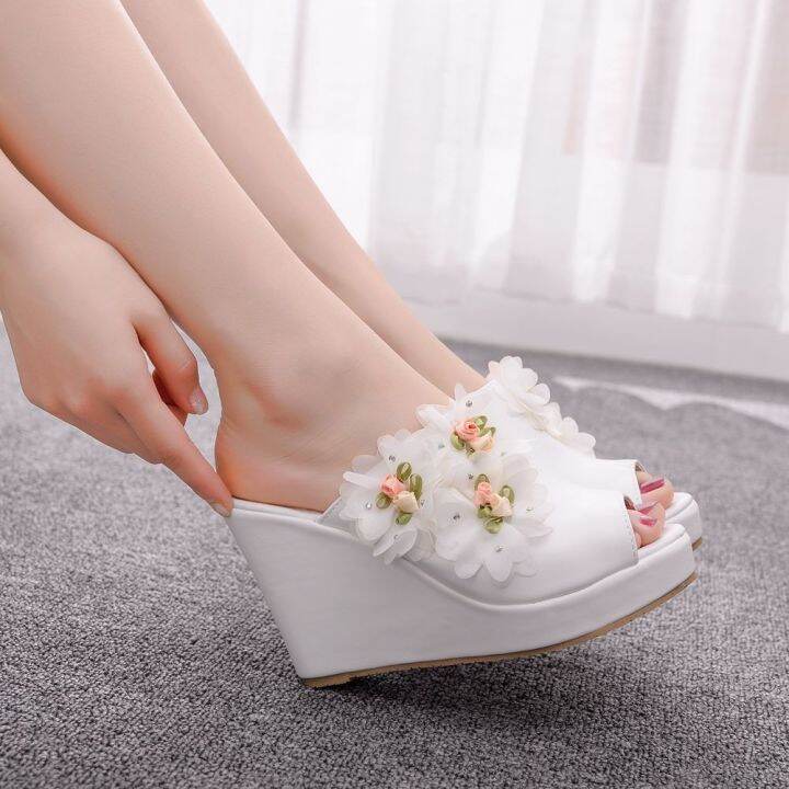 White on sale flower wedges